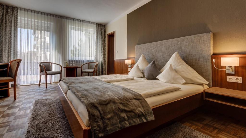Hotel Restaurant Weihenstephaner Stuben Landshut Ruang foto