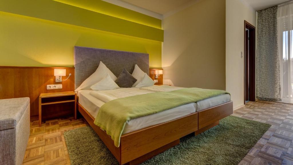 Hotel Restaurant Weihenstephaner Stuben Landshut Ruang foto